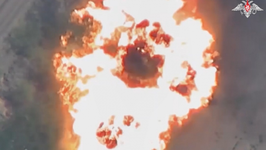 Lựu pháo tự hành Ukraine nổ tung sau khi bị UAV Lancet của Nga tấn công
